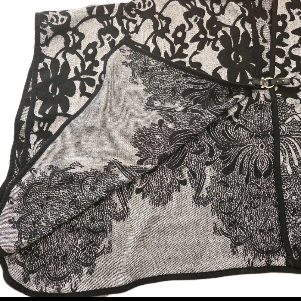 Marc New York Andrew Marc Black Gray Floral Knit Poncho Cape Wrap One Size - Picture 7 of 9